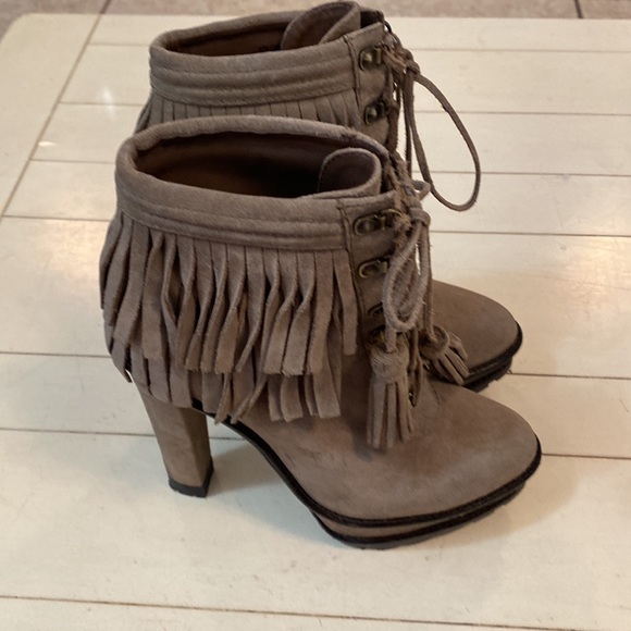 Brian Atwood fringed suede boot heels in size 8.5 - Picture 2 of 7
